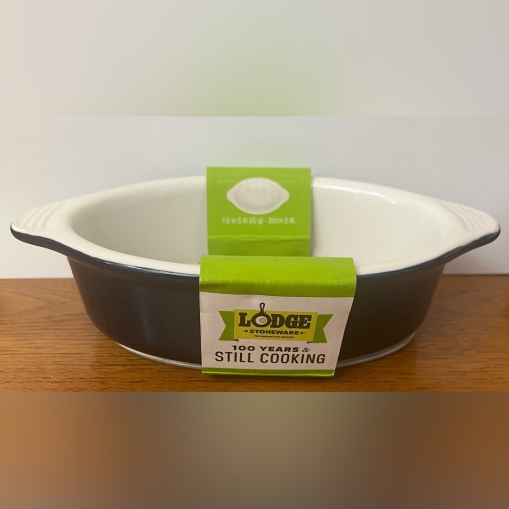 NWT lodge singular gratin bakeware dish blue white stoneware
